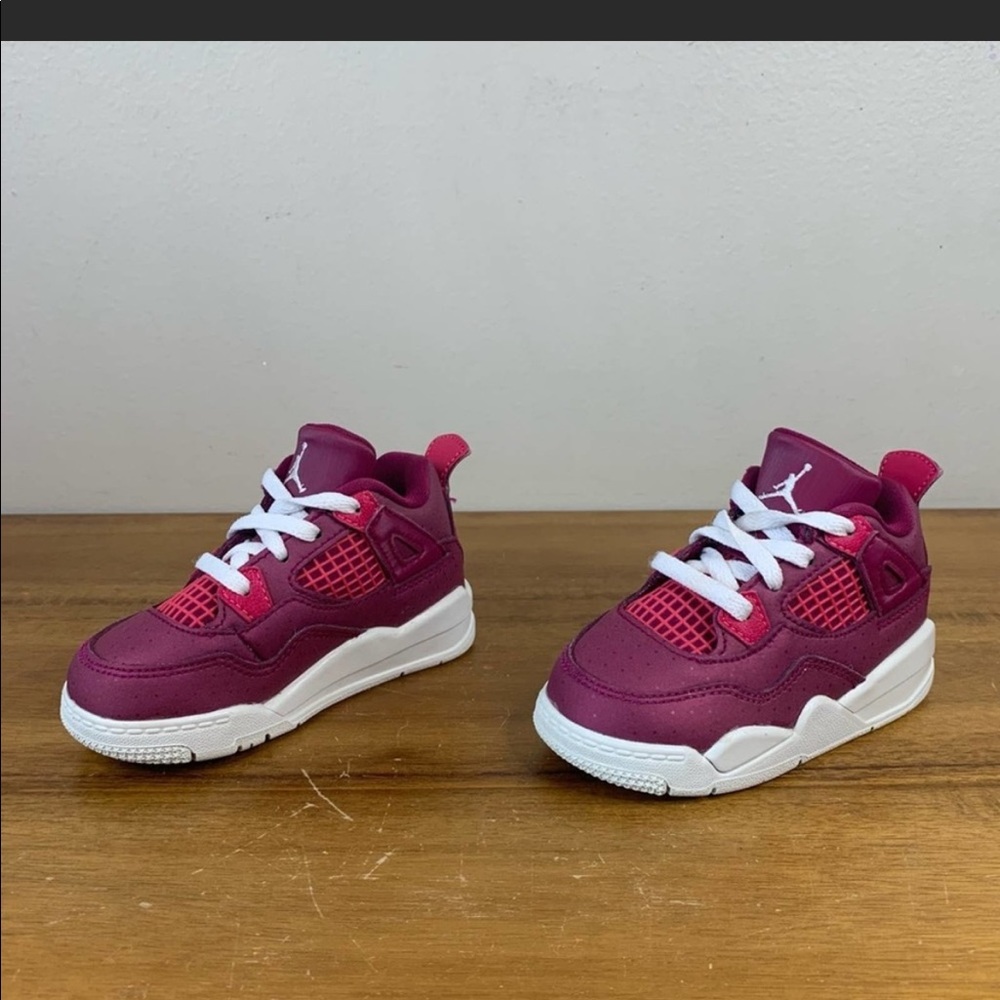 Air Jordan’s pink/purple size toddler 6.